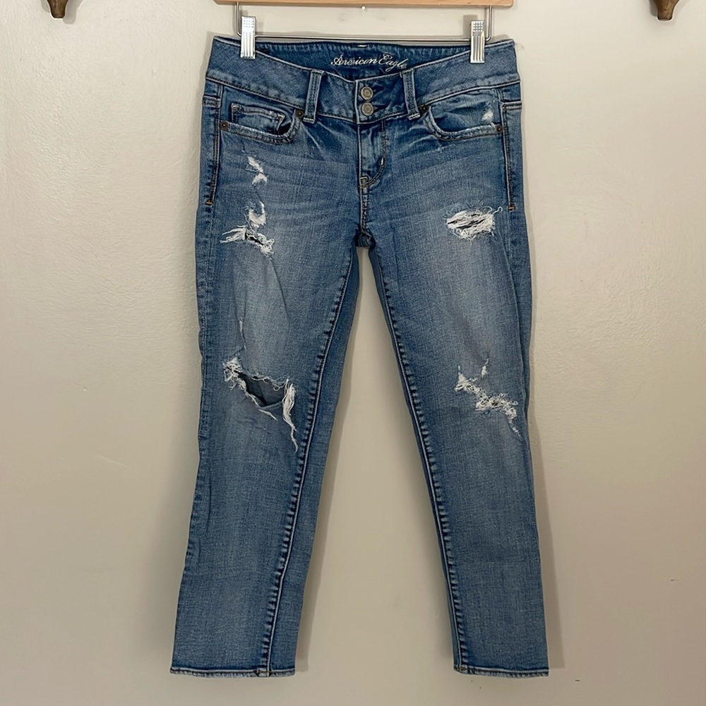 EUC American Eagle Distressed Crop Jean. Size 4